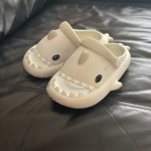 Metogo cloud Shark slides size little kid11-11.5